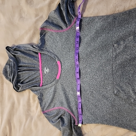 Workout long sleeve with hood - Picture 9 of 11